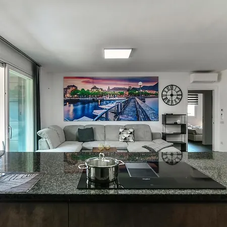 In Centro - By Myhomeincomo Holiday home