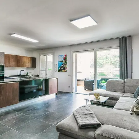 In Centro - By Myhomeincomo Holiday home