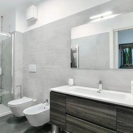 In Centro - By Myhomeincomo Holiday home *